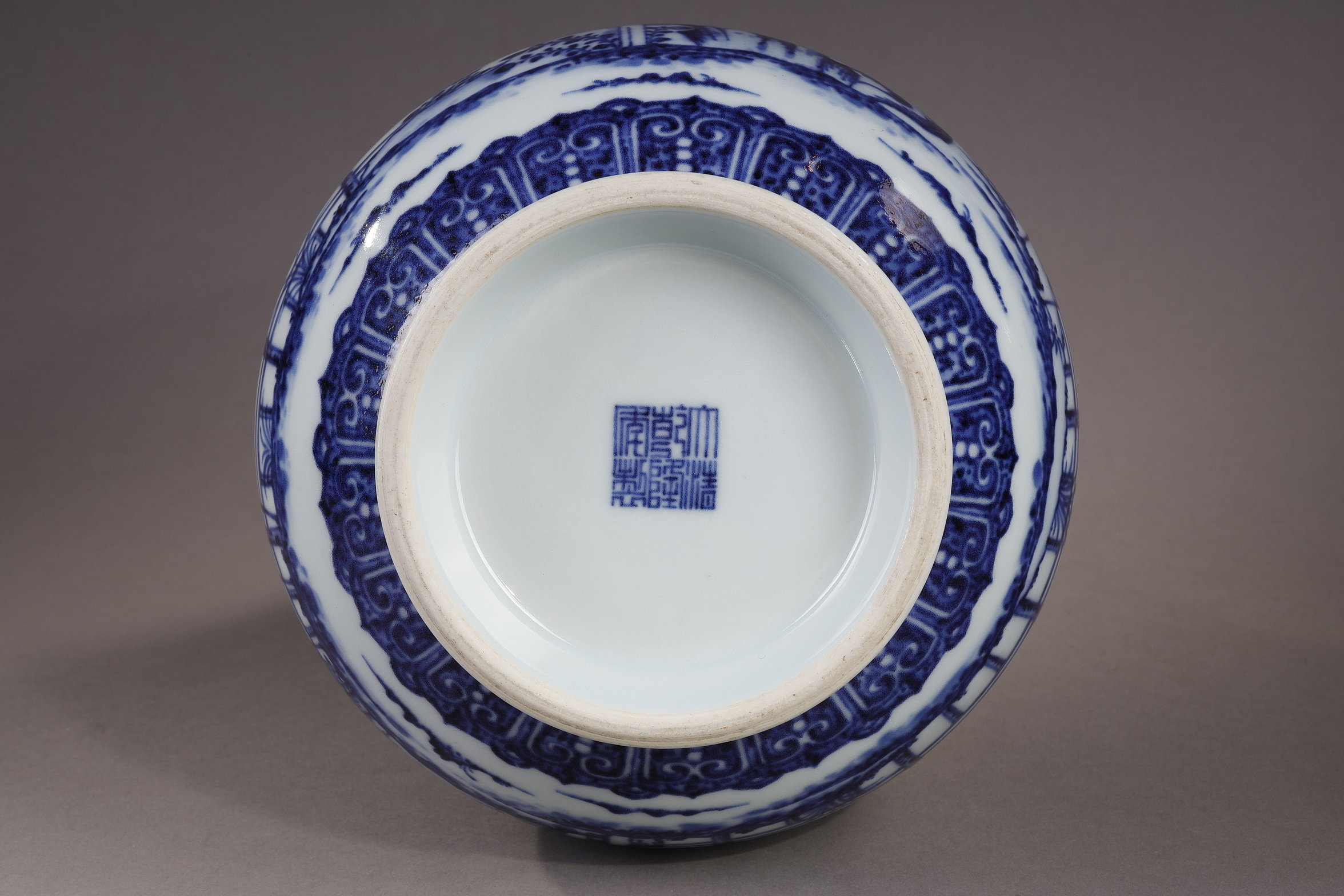 Works of Art : yuhuchunping shape vase - Bleu Blanc porcelain - Imperial
Jingdezhen Imperial kilns - Qianlong Seal  Mark and period
Inspired by the beginning of the Ming period  . The idea was to recall the glorious ancient and venerated China. This type of vase was made for each Qing emperor and bore the mark of the emperor in place