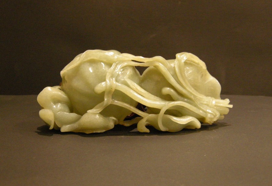 Works of Art : brushwasher nephrite Jade  sculpted in Lotus shape
1780/1880 