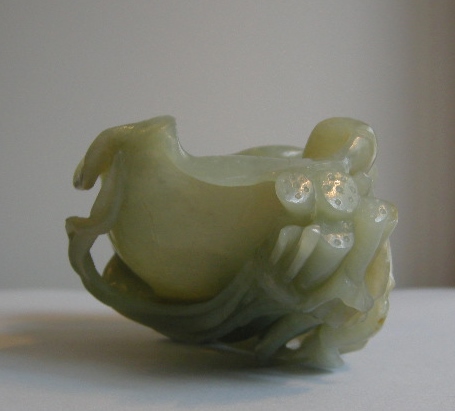 Works of Art : brushwasher nephrite Jade  sculpted in Lotus shape
1780/1880 
