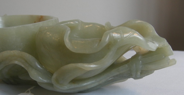 Works of Art : brushwasher nephrite Jade  sculpted in Lotus shape
1780/1880 