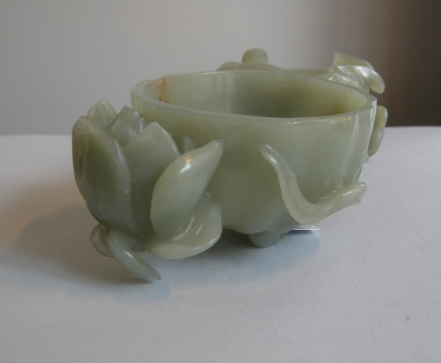 Works of Art : brushwasher nephrite Jade  sculpted in Lotus shape
1780/1880 