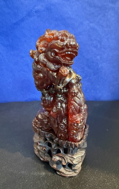 Works of Art : AMBER FO DOG (OLD WOOD STAND) Circa  18° century