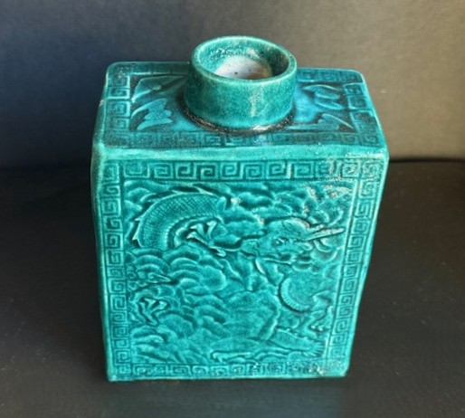 Blue White : Teapot Biscuit bleu turquoise - decorated on each face with Dragon and on the side a tiger - Kangxi period 1662/1722