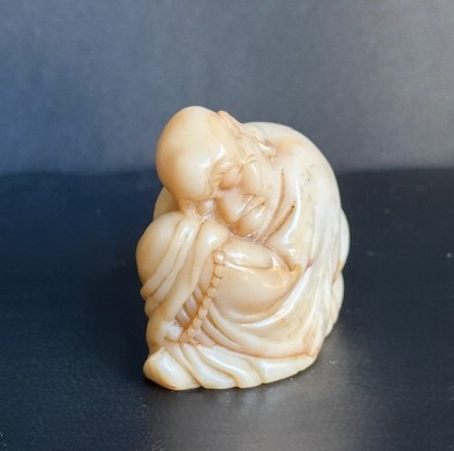 Works of Art : soapstone statuette representing a lohan -China 18/19em