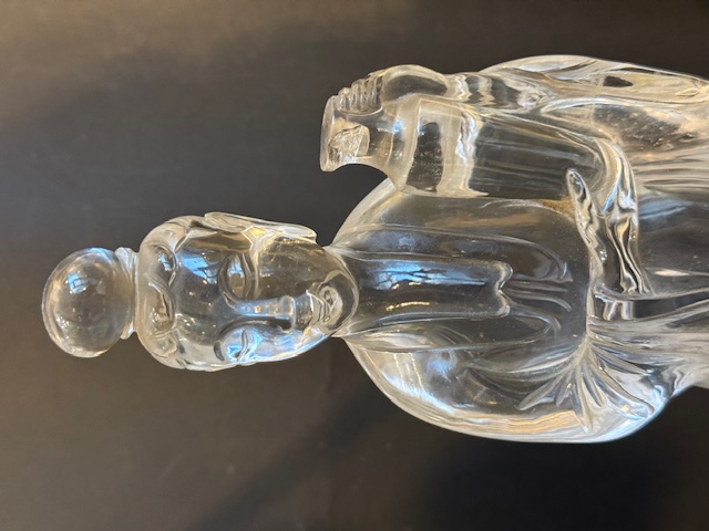 Works of Art :  Guanyin in rock crystal carrying a vase - Chine 19th century