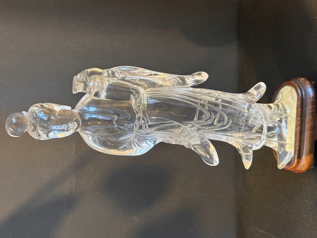 Works of Art :  Guanyin in rock crystal carrying a vase - Chine 19th century
