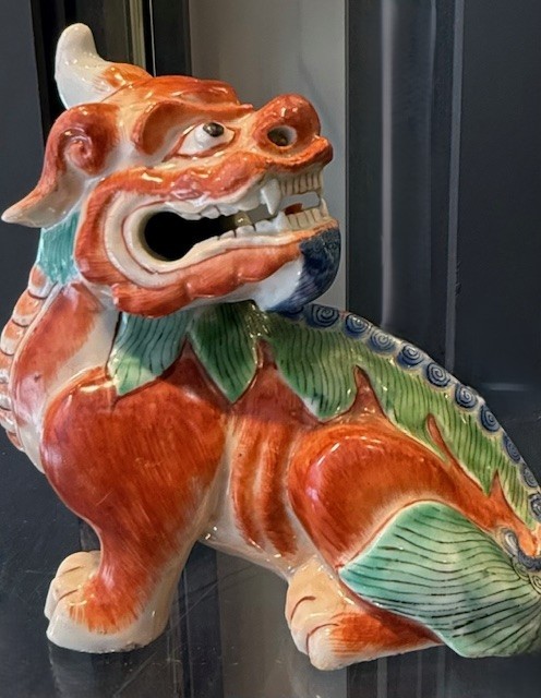 Polychrome : Rare iron red statuette, green, blue of a Qilin sitting with his head turned on the side China period
Qianlong (1736/1795) H 19cm