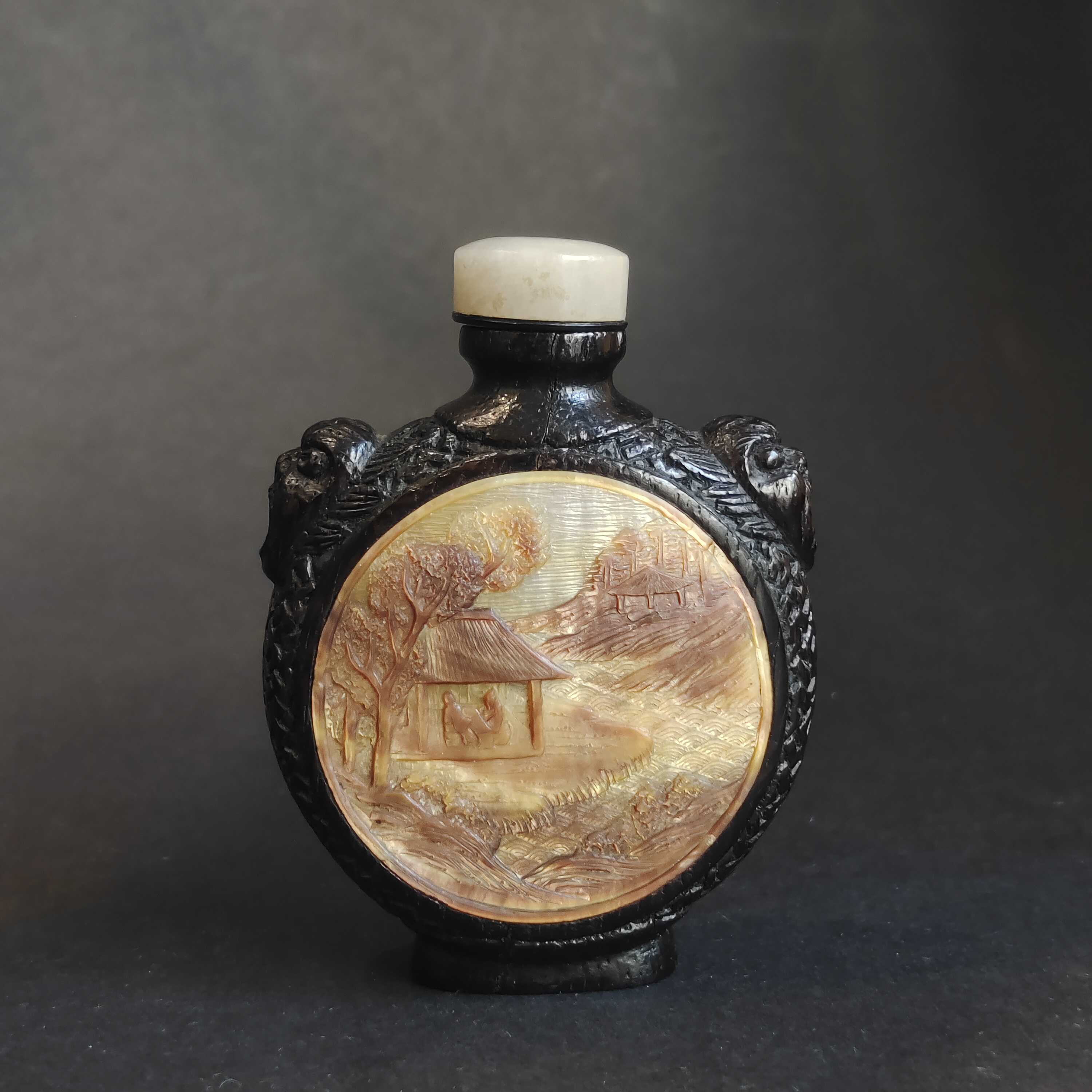 Snuff Bottles : Rare lacquered and carved bamboo snuffbottle with a sculpted mother-of-pearl panels - China 19th century 
H 6.5cm