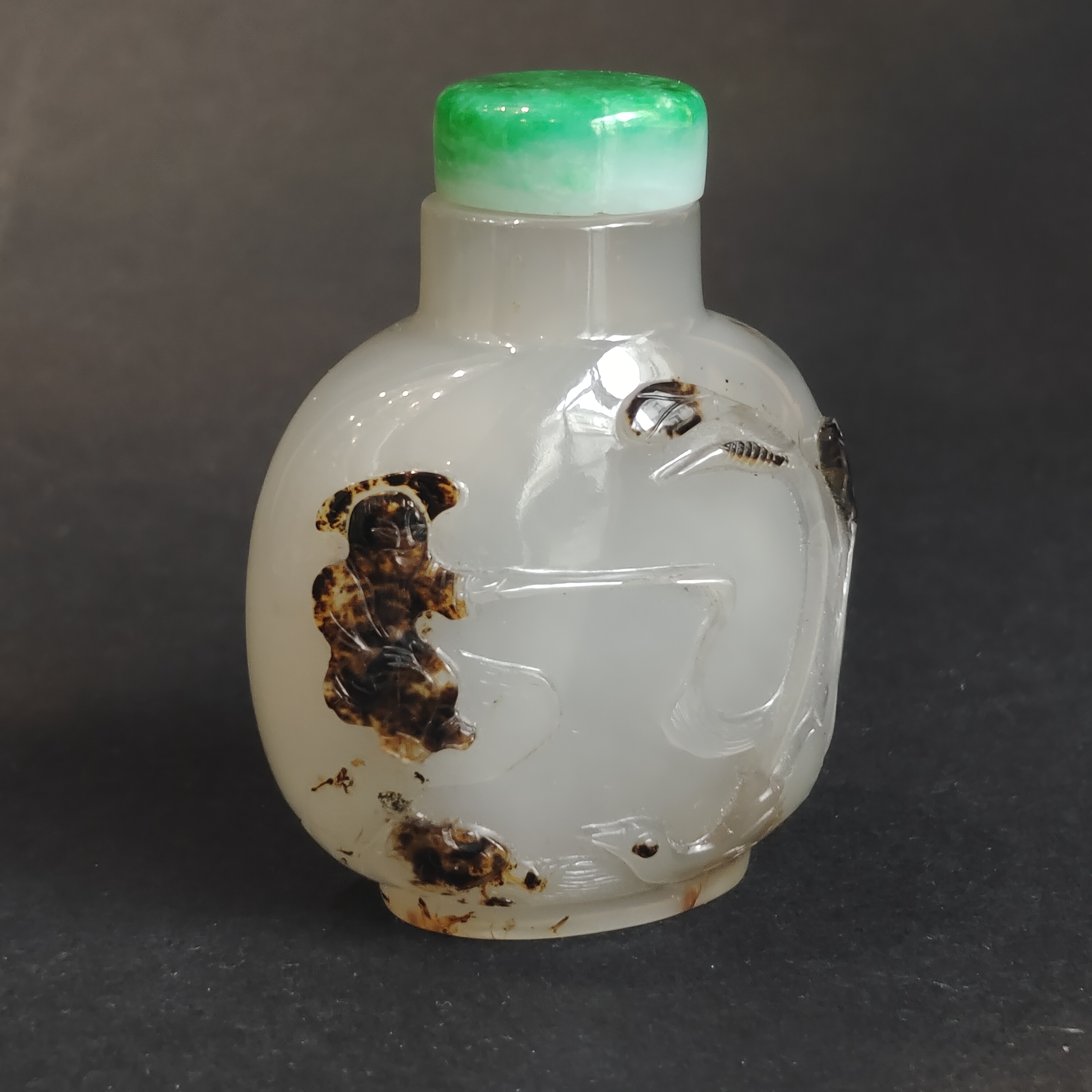 Snuff Bottles : Very well hollowed agate snuff bottle carved in a brown vein from a fisherman at the edge of the water with duck and frog near lotus and millet - on the reverse Zhang Qian on a tree trunk forming a boat -
China official school 1750/1850