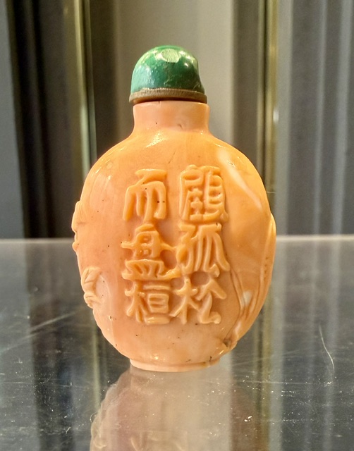 Snuff Bottles : Small coral snuff bottle 