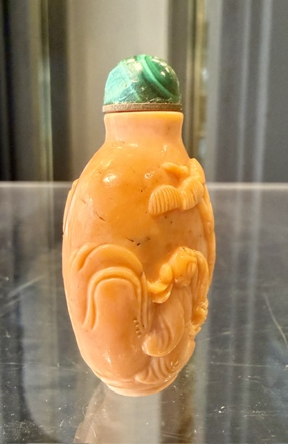Snuff Bottles : Small coral snuff bottle 