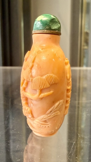 Snuff Bottles : Small coral snuff bottle 