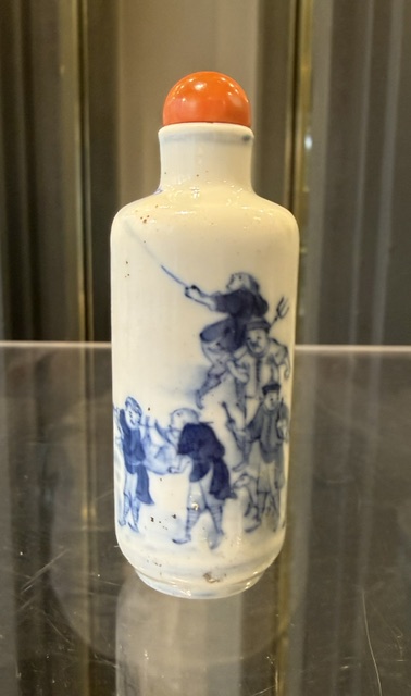 Snuff Bottles : Blue-white porcelain snuff bottle from a scene of three kingdoms storming an entrance to a wall 
mark Yongzheng China 1800/1850
