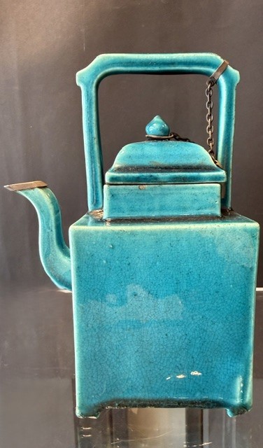 Works of Art : Large and rare wine ewer in turquoise blue biscuit a quadrangular shape - China, 18th century -  metal mounting posterieur  H 22cm