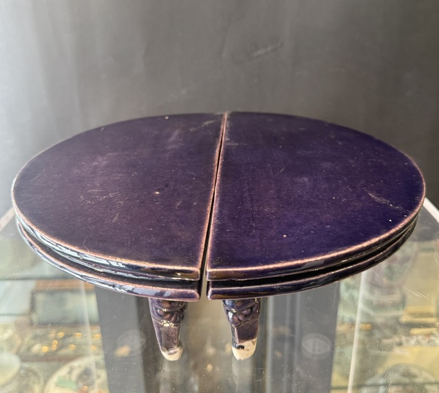 Blue White : Two eggplant-colored (aubergine) biscuit bases stands that form a small table - China, Kangxi period 1662/1722 - from the important Barzilai- Hollander collection