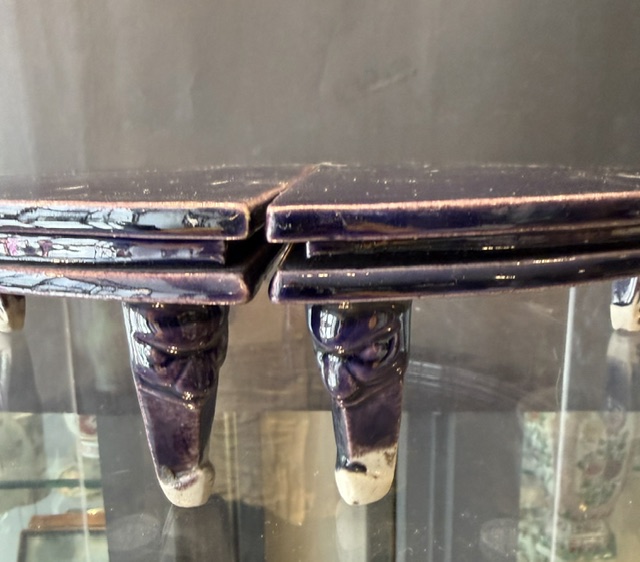 Blue White : Two eggplant-colored (aubergine) biscuit bases stands that form a small table - China, Kangxi period 1662/1722 - from the important Barzilai- Hollander collection