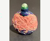 Snuff Bottles : Snuff bottle porcelain molded with bird and lotus on each face - 1890/1920