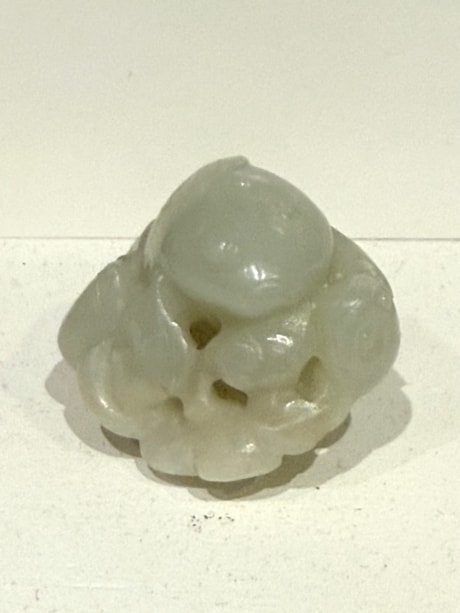Works of Art : small pendant jade with two fish sculpted - China 19th century