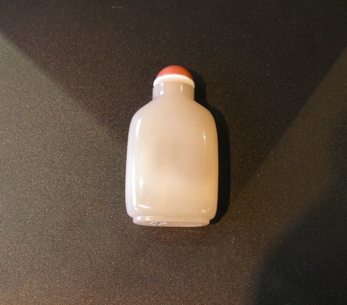 Snuff Bottles : snuff bottle agate  beige color  (very good hollowed)
Circa 1780/1850