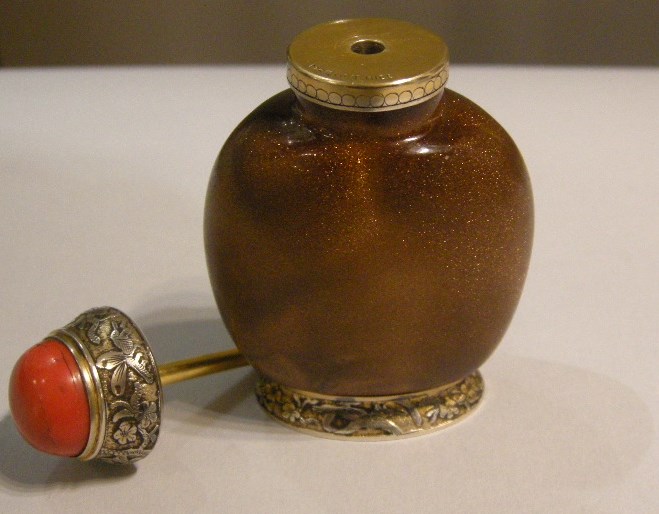 Works of Art : snuff bottle glass aventurine imitating perfect the stone _
19° century
silver mount by maquet nice (France)
