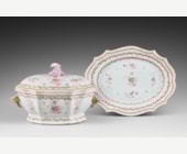 Polychrome : tureen and stand "famille rose" porcelain - the handles a flower shape -
Qianlong period 1760 -